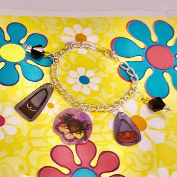 Groovy Girls Shrinkalicious Doll and Purse Charm Beaded Chain Bracelet - Picture 5 of 7